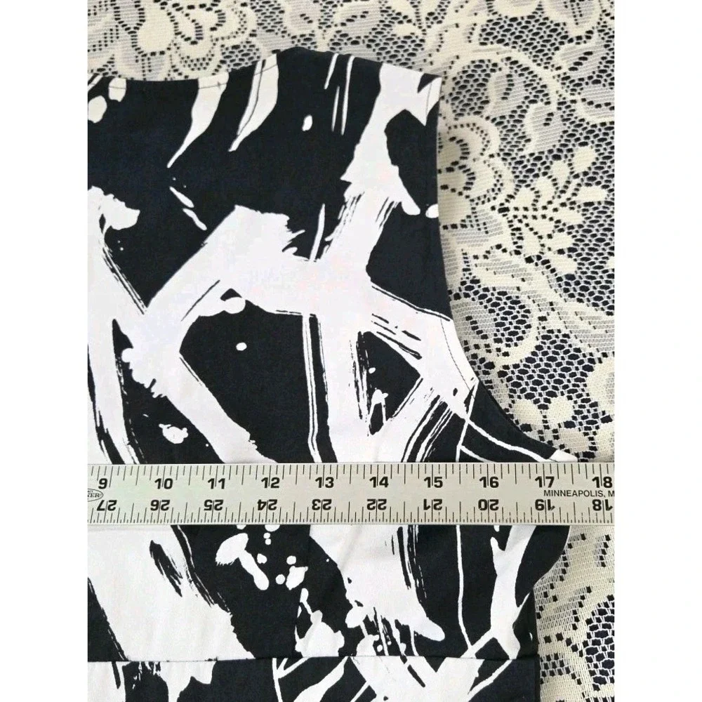 Christopher & Banks Dress 10 Black &White Sleeveless Surplice V-neck Zip Pleats